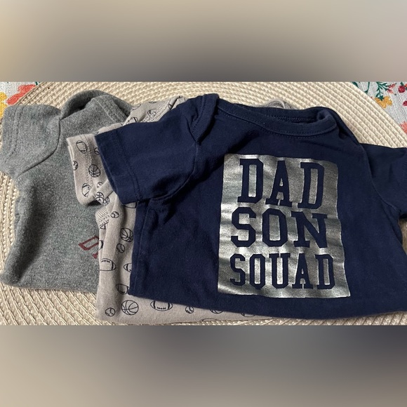 Baby Boy 0 - 3 Month Three Piece Short Sleeve Onesie Bodysuit Bundle Mixed Brand - Picture 1 of 11